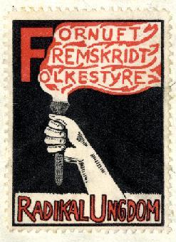 Brevmärke: Fackla "Förnuft Fremskridt Folkestyre". Undertext: "Radikal Ungdom" Ur: Kristianstads läns Frisinnade förbunds arkiv. Brevmärke: Fackla "Förnuft Fremskridt Folkestyre". Undertext: "Radikal Ungdom" Ur: Kristianstads läns Frisinnade förbunds arkiv.