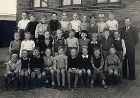 Skolfotografi uå. Fotogram okänd. UR: Folkskolelärare Algot B Jönssons arkiv.