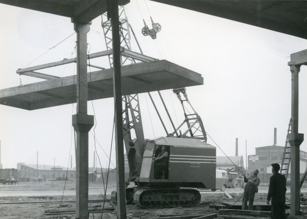 Arbetet pågår. Fotograf okänd