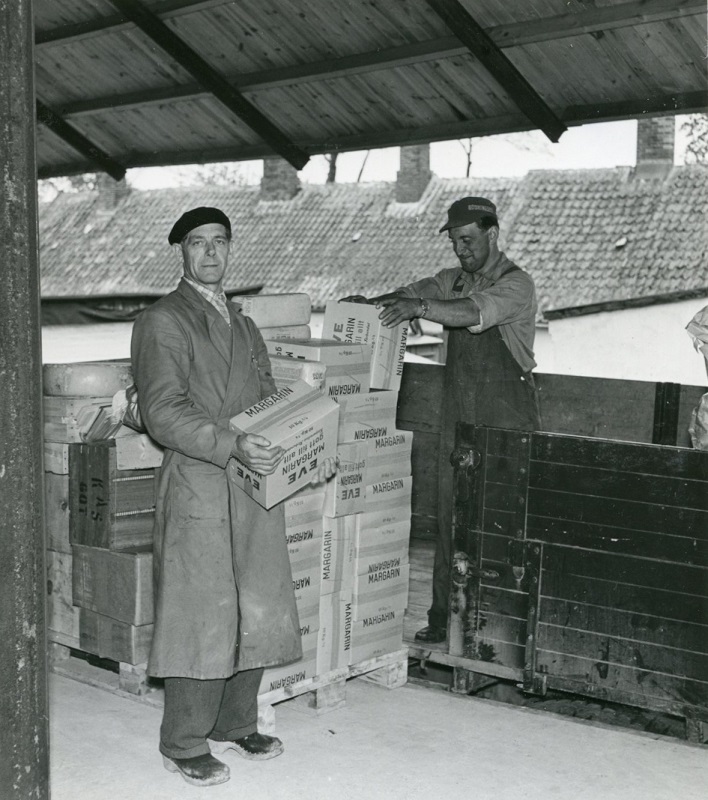 Lagret betjänade ett tjugotal KF-föreningar med varor. Fotograf okänd.