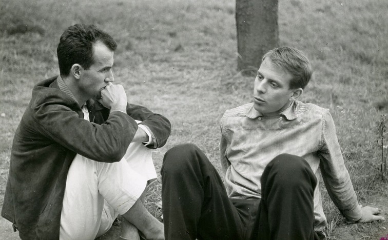 Kompositören Karlheinz Stockhausen (t. h.) i samtal med kollegan Luigi Nono, Darmstadt 1957. Kompositören Karlheinz Stockhausen (t. h.) i samtal med kollegan Luigi Nono, Darmstadt 1957.