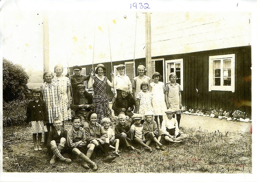 Fotografi från 1932. Hjärsås sommarlovskoloniförening.